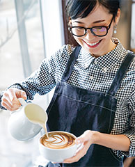 カフェの制服へ